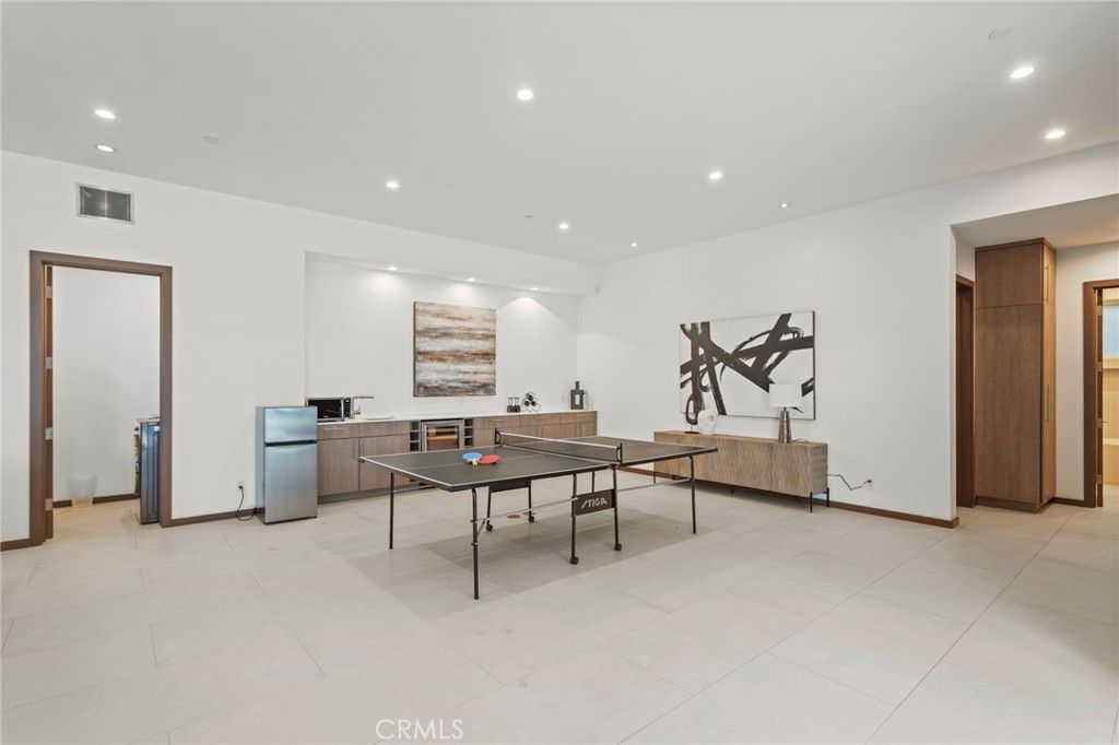 Image 39 of property listing at 15641 Meadowgate, Los Angeles, CA 91436