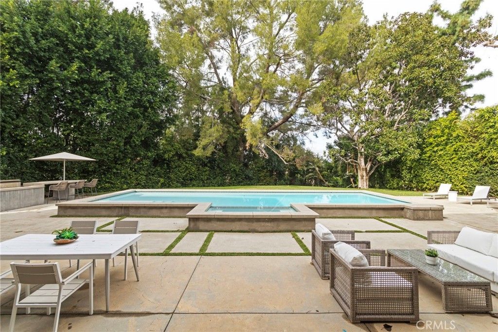 Image 41 of property listing at 15641 Meadowgate, Los Angeles, CA 91436