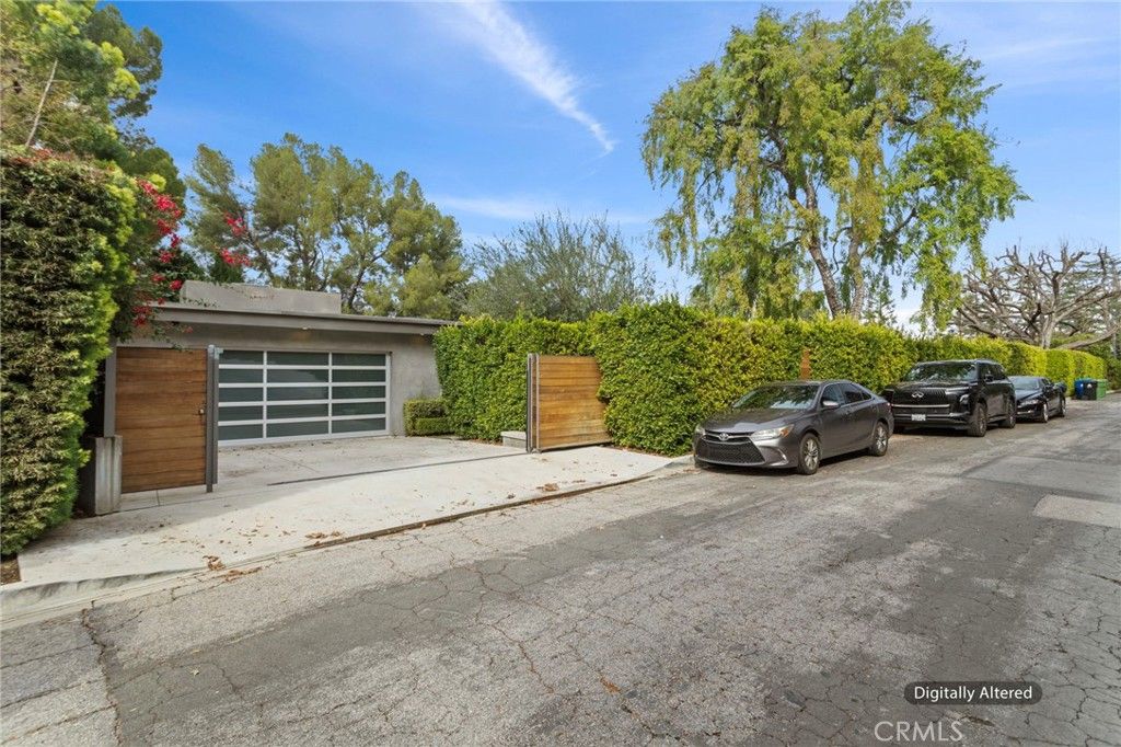 Image 46 of property listing at 15641 Meadowgate, Los Angeles, CA 91436