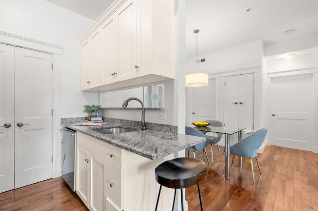 61 Bolton St 102, Cambridge, MA 02140