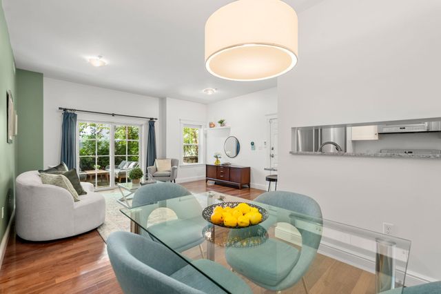 61 Bolton St 102, Cambridge, MA 02140