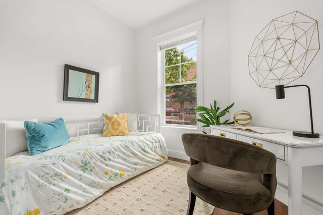 61 Bolton St 102, Cambridge, MA 02140