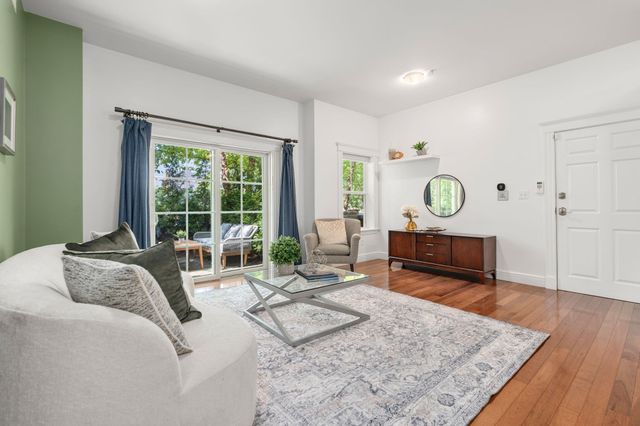 61 Bolton St 102, Cambridge, MA 02140