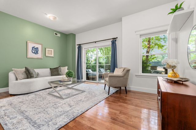 61 Bolton St 102, Cambridge, MA 02140