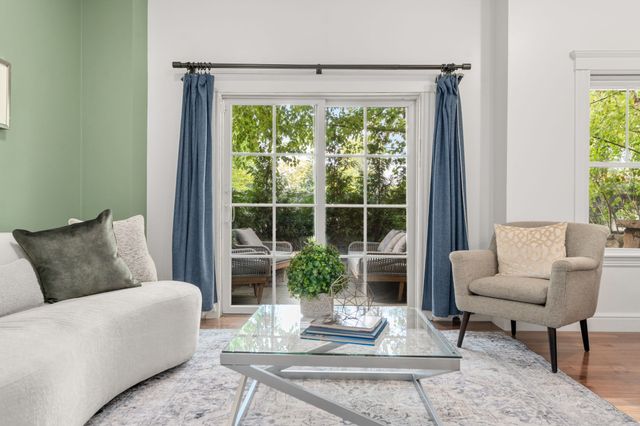 61 Bolton St 102, Cambridge, MA 02140