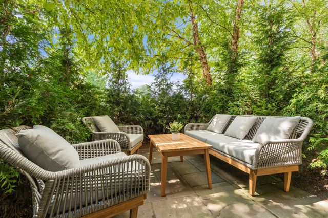 61 Bolton St 102, Cambridge, MA 02140