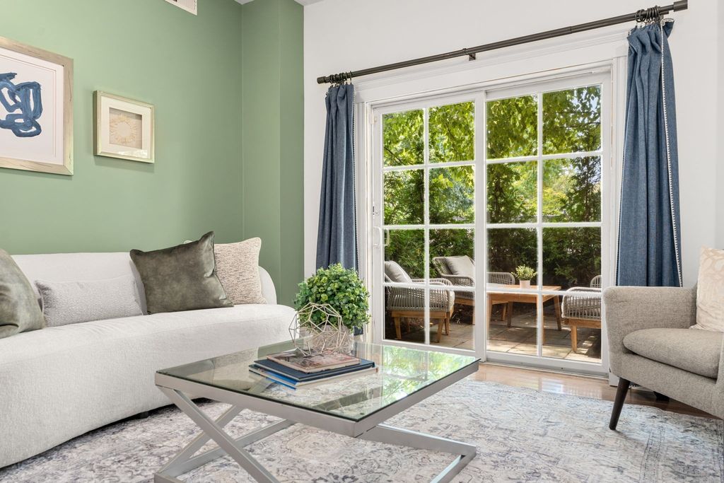 61 Bolton St 102, Cambridge, MA 02140