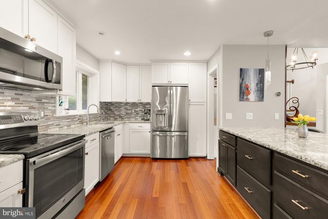 5910 GREENTREE RD, Bethesda, MD 20817
