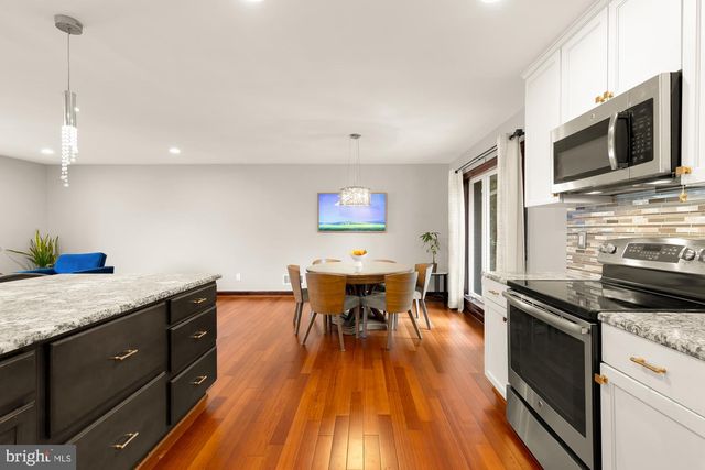 5910 GREENTREE RD, Bethesda, MD 20817