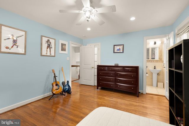 5910 GREENTREE RD, Bethesda, MD 20817
