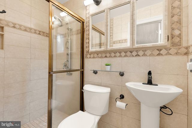 5910 GREENTREE RD, Bethesda, MD 20817