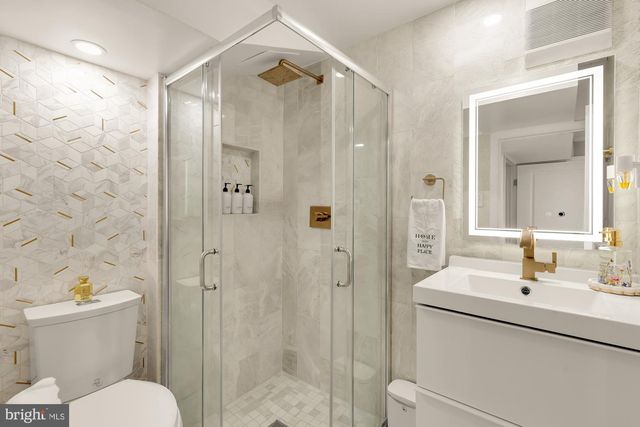 5910 GREENTREE RD, Bethesda, MD 20817