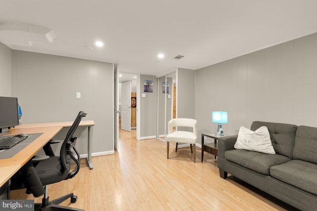 5910 GREENTREE RD, Bethesda, MD 20817