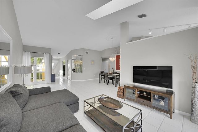 17317 Boca Club Blvd 7, Boca Raton, FL 33487