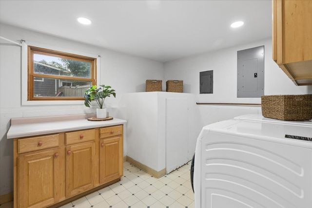 15670 W Sprucewood Lane, Libertyville, IL 60048