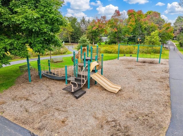 15670 W Sprucewood Lane, Libertyville, IL 60048