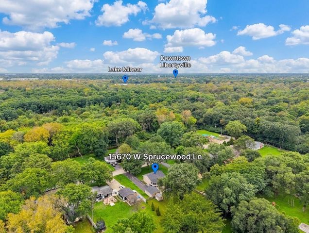 15670 W Sprucewood Lane, Libertyville, IL 60048