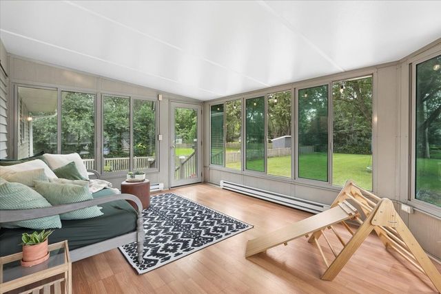 15670 W Sprucewood Lane, Libertyville, IL 60048