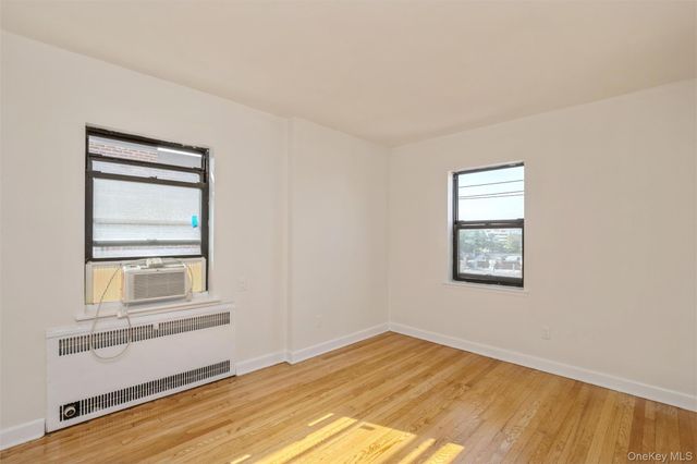 7 Bond Street 3G, Great Neck, NY 11021