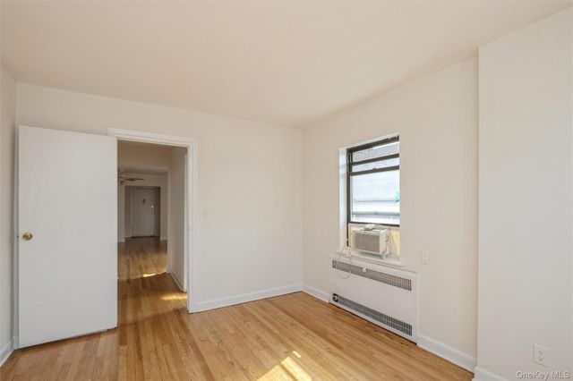 7 Bond Street 3G, Great Neck, NY 11021