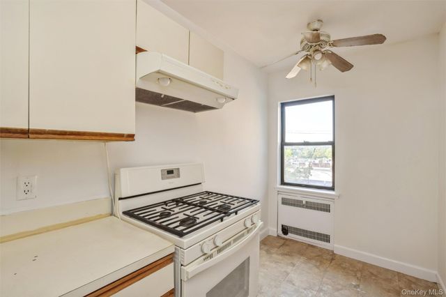 7 Bond Street 3G, Great Neck, NY 11021