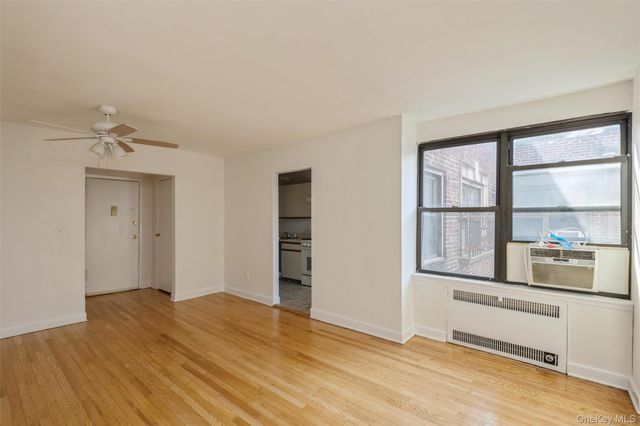 7 Bond Street 3G, Great Neck, NY 11021