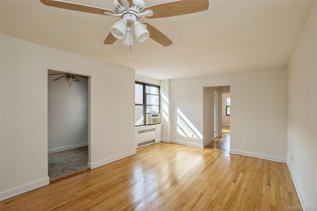 7 Bond Street 3G, Great Neck, NY 11021