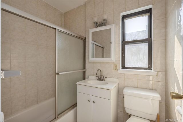 7 Bond Street 3G, Great Neck, NY 11021