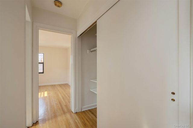 7 Bond Street 3G, Great Neck, NY 11021