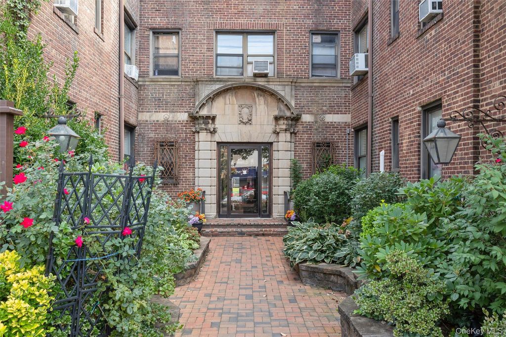 7 Bond Street 3G, Great Neck, NY 11021 — photo 2
