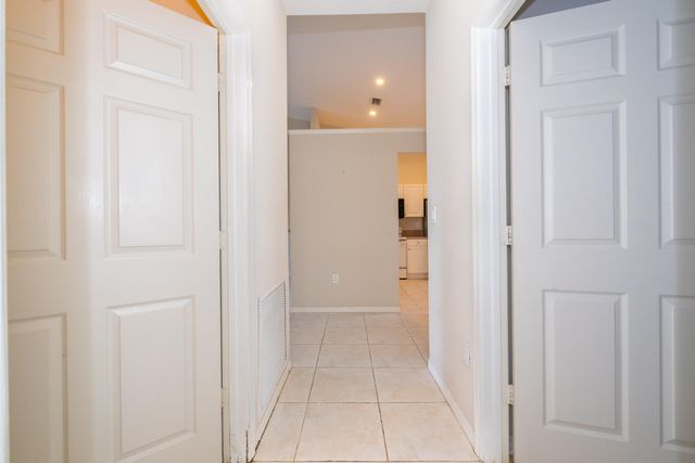 2590 E Aragon Boulevard 2, Sunrise, FL 33313