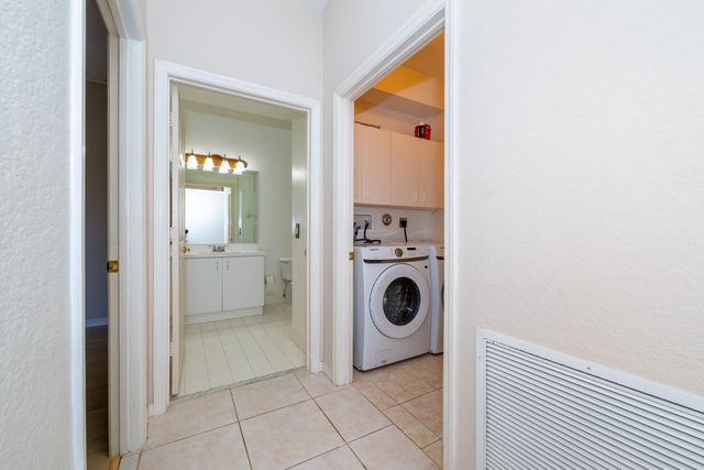 2590 E Aragon Boulevard 2, Sunrise, FL 33313