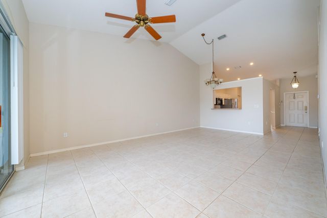 2590 E Aragon Boulevard 2, Sunrise, FL 33313