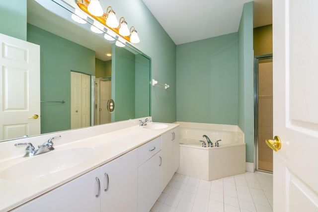 2590 E Aragon Boulevard 2, Sunrise, FL 33313