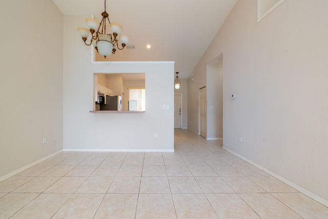 2590 E Aragon Boulevard 2, Sunrise, FL 33313