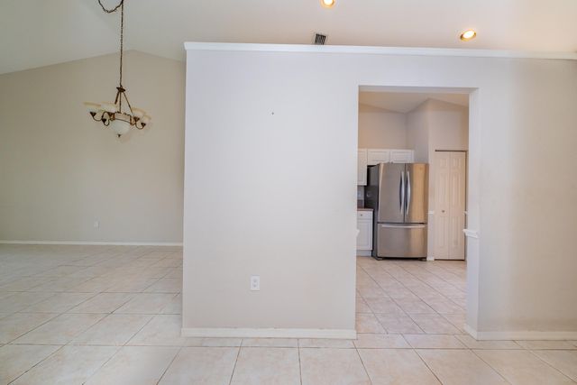 2590 E Aragon Boulevard 2, Sunrise, FL 33313