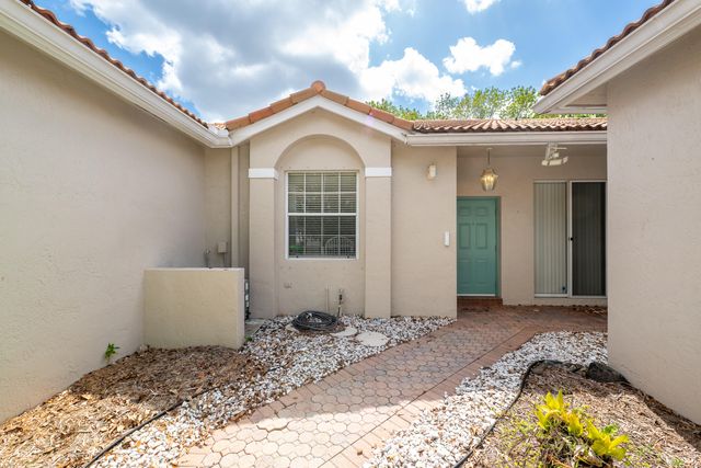 2590 E Aragon Boulevard 2, Sunrise, FL 33313