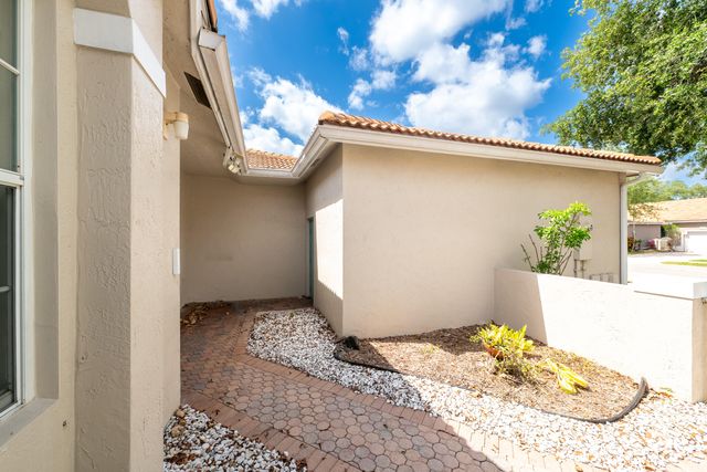 2590 E Aragon Boulevard 2, Sunrise, FL 33313