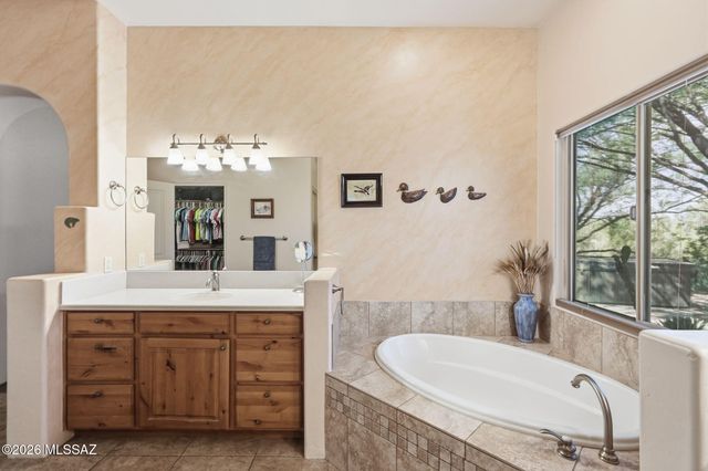 5680 W Triangle X Place, Tucson, AZ 85713