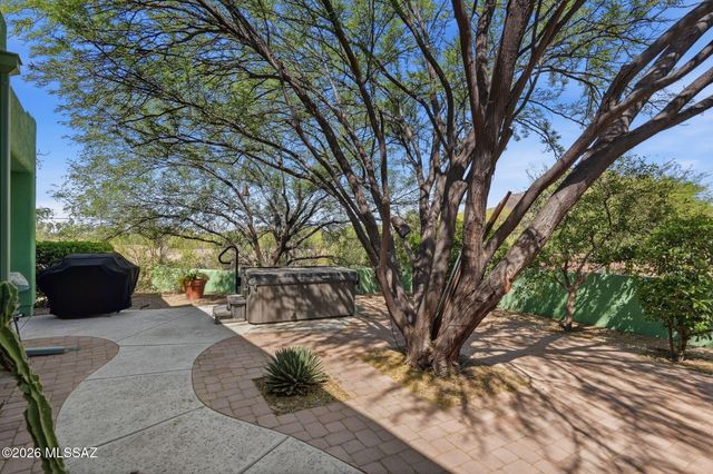 5680 W Triangle X Place, Tucson, AZ 85713