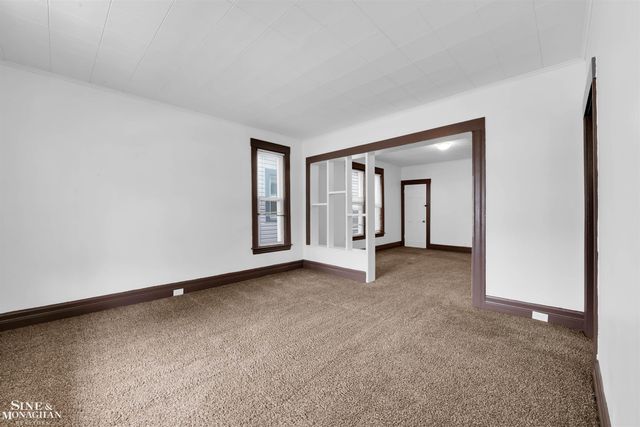 1083 Lakepointe Street, Grosse Pointe Park, MI 48230