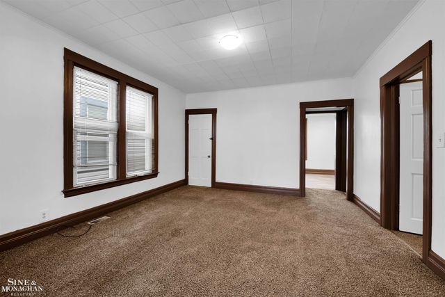 1083 Lakepointe Street, Grosse Pointe Park, MI 48230