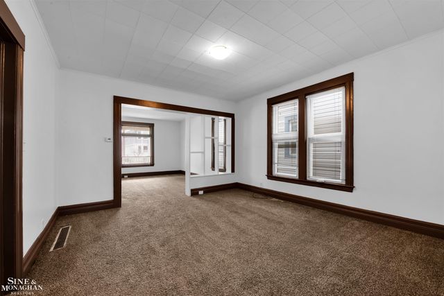 1083 Lakepointe Street, Grosse Pointe Park, MI 48230