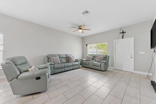 525 NW 12th Avenue, Boynton Beach, FL 33435