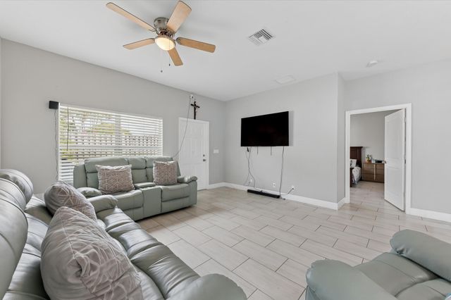 525 NW 12th Avenue, Boynton Beach, FL 33435