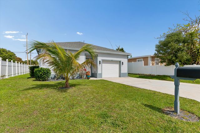 525 NW 12th Avenue, Boynton Beach, FL 33435