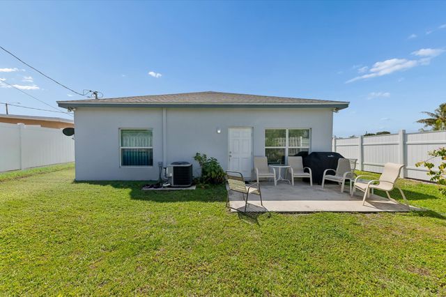 525 NW 12th Avenue, Boynton Beach, FL 33435