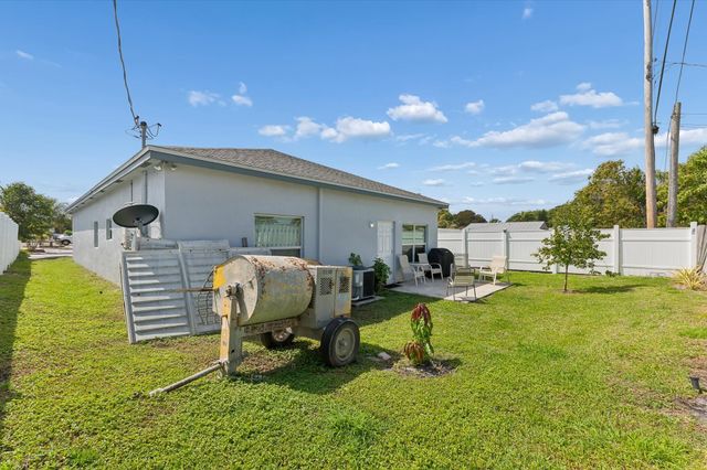 525 NW 12th Avenue, Boynton Beach, FL 33435