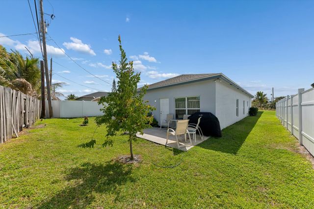 525 NW 12th Avenue, Boynton Beach, FL 33435