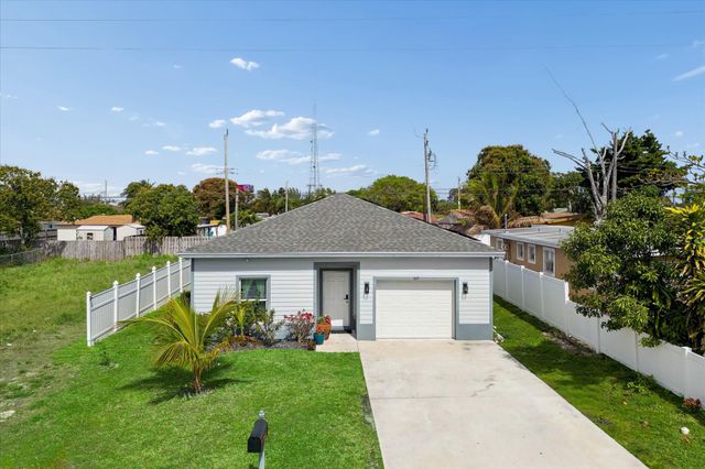 525 NW 12th Avenue, Boynton Beach, FL 33435